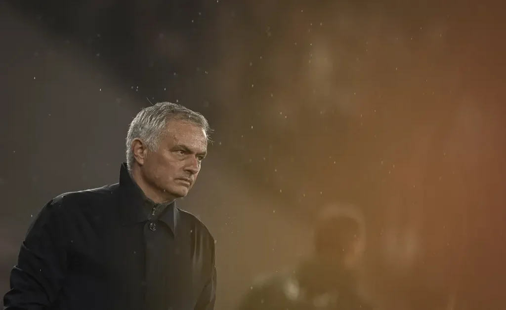 ريال مدريد يراقب دينزل دومفريس: مورينيو يوافق والانتخابات تحسم المصير