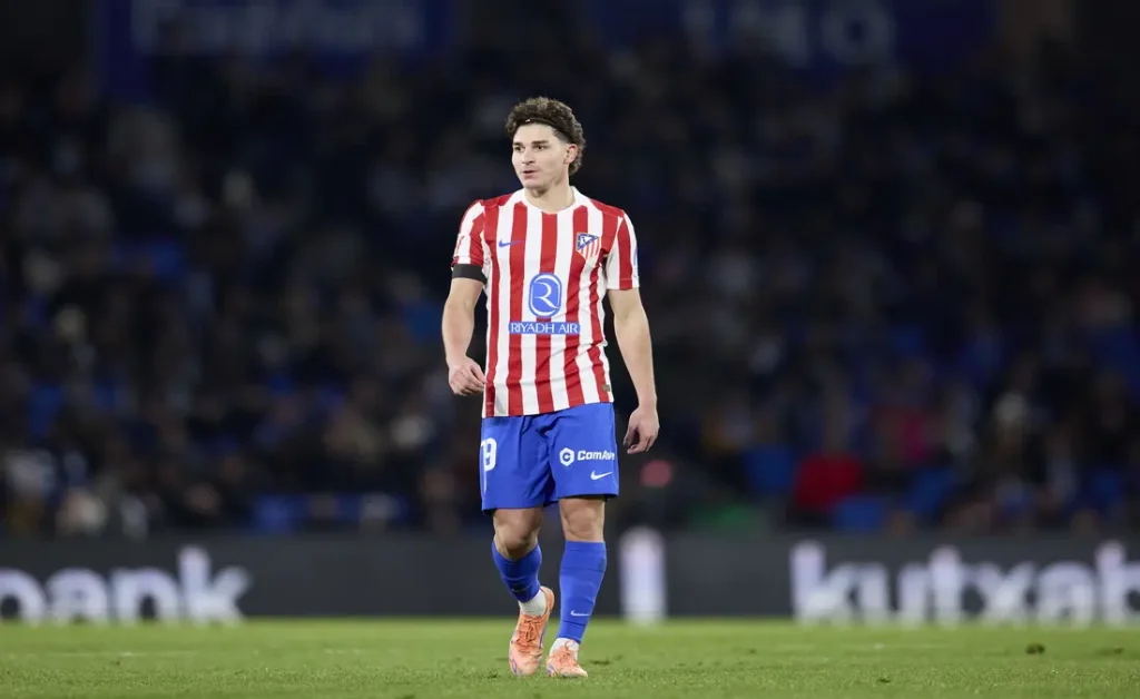 أتلتيكو مدريد يؤكد استمرارية جوليان ألفاريز وينفي شائعات برشلونة