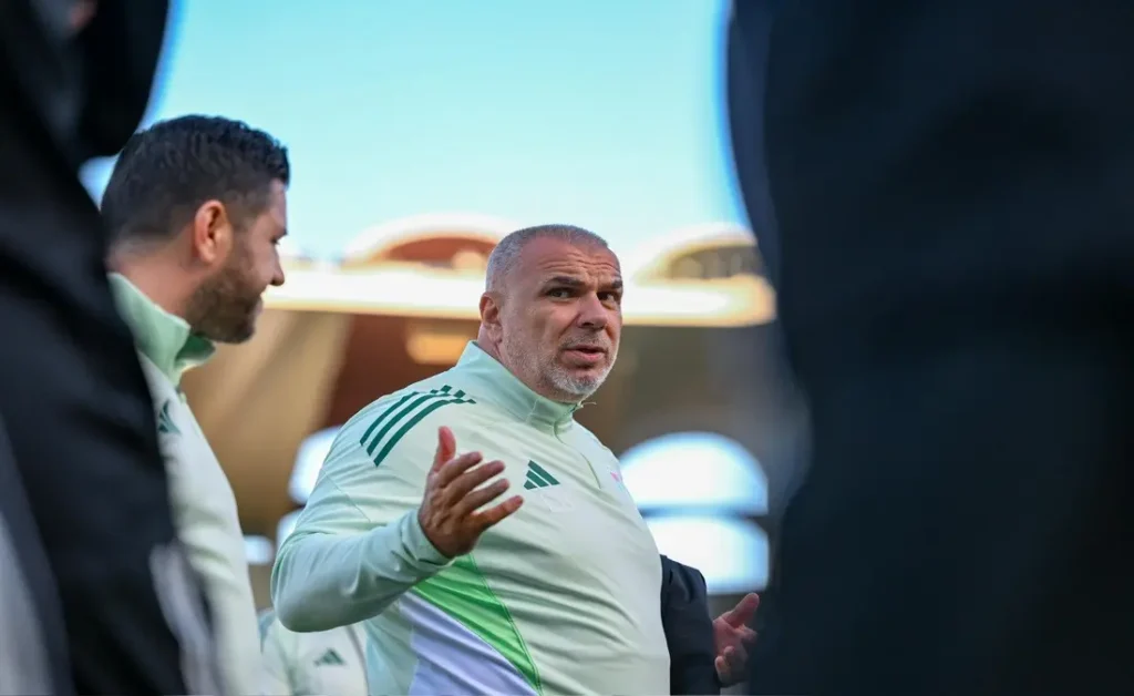 تغيير فني حاسم: كوزمين أولاريو ينهي مشواره مع منتخب الإمارات